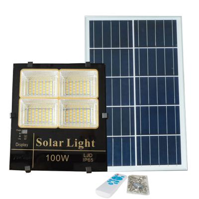 Đèn pha ba màu năng lượng mặt trời 100w Roiled B3M100W| chống nước, sáng 12 tiếng