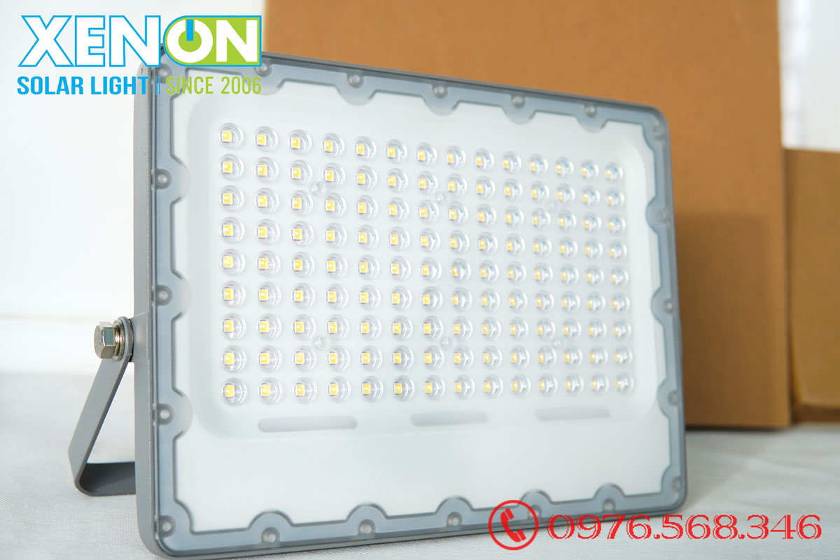 Đèn pha led năng lượng mặt trời Xenon