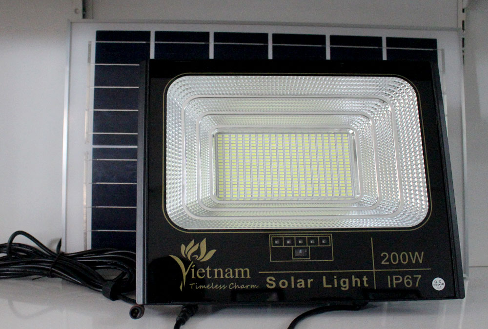 Đèn pha năng lượng mặt trời 200w Vietnam XN-JBP200 siêu sáng
