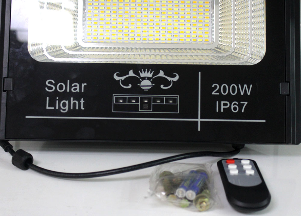 Đèn pha năng lượng mặt trời 3 chế độ ánh sáng 200W Xenon XN-SLTGD-20009