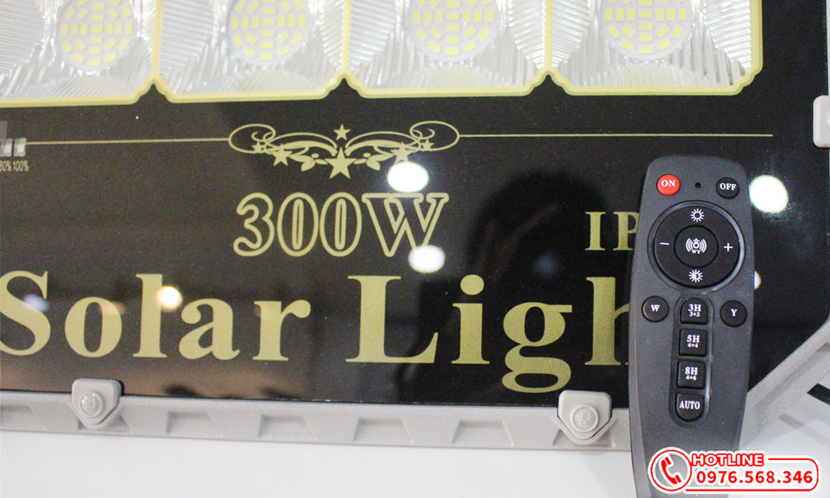 Đèn pha năng lượng mặt trời 300w cao cấp Roiled TF-300w