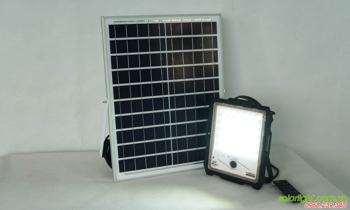 Đèn pha led năng lượng mặt trời kết hợp camera