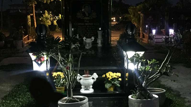 Đèn bắt nghĩa trang